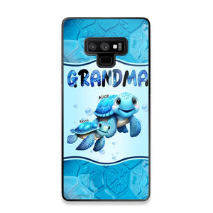 Personalized Grandma Turtles with Kid Name Ocean Background Gift For Grandma Phonecase 23JUN-HN30